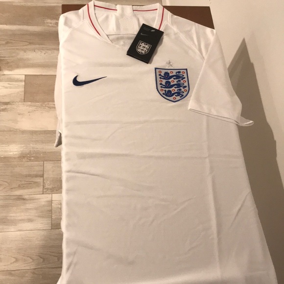 Official England home replica jersey - Picture 2 of 3